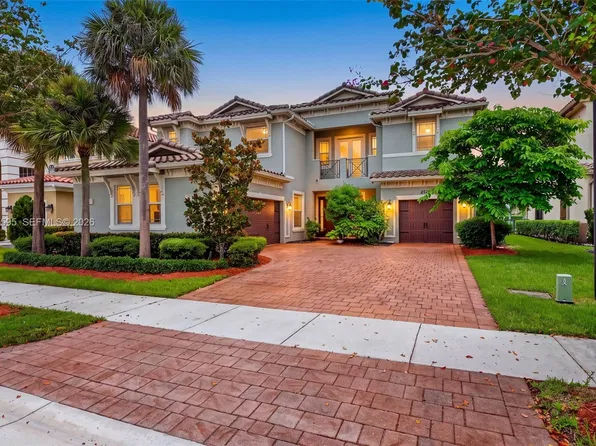 8960 Lakeview Pl, Pompano Beach, FL 33076
