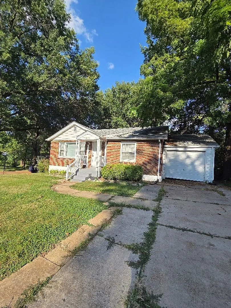 Charming 2BR House in Saint Louis — Photo 2