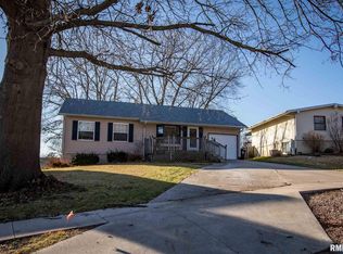 2702 Spinning Wheel Ct, Muscatine, IA 52761