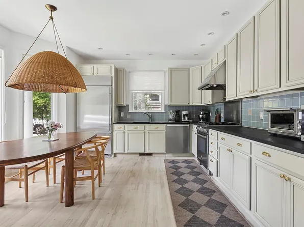 14 Covey Ct, East Hampton, NY 11937