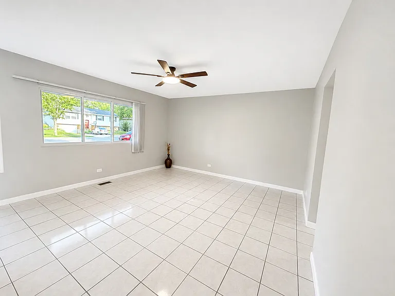 6847 Hawthorne Ln — Photo 6