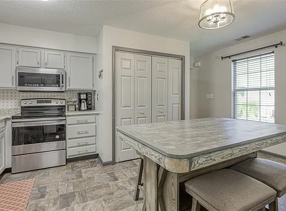 3rd image of 5927 NE Moonstone Dr #17-D