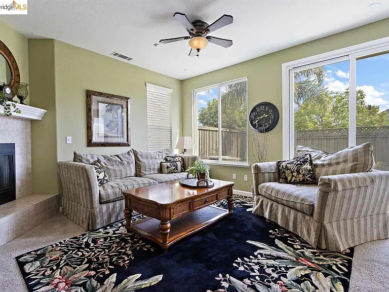 1208 Picadilly Ln — Photo 4
