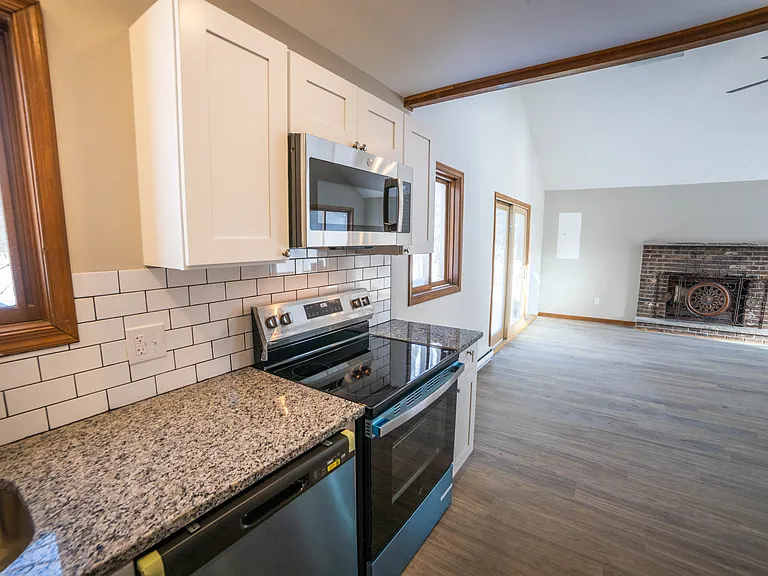 9640 Stony Hollow Dr — Photo 6