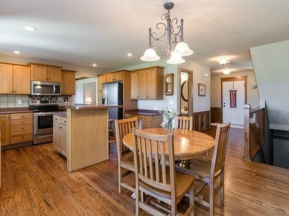 4th image of 2414 NW Park Meadows Dr