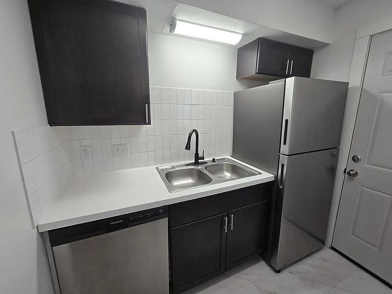 470 Zahn Dr #2 — Photo 2