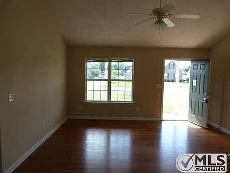 4th image of 1028 Auldridge Dr