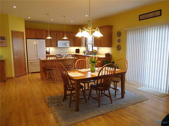 3rd image of 923 Cardinal Bay Dr