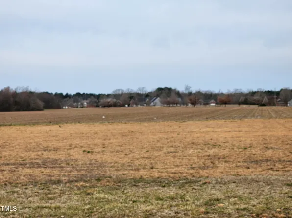 3 Cross Creek Pkwy #2, Roanoke Rapids, NC 27870