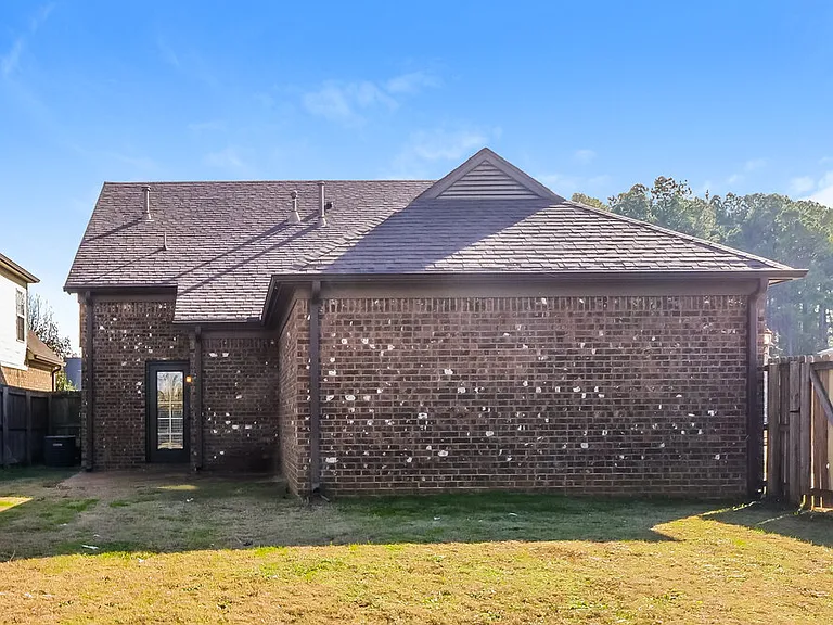 5823 Bedford Pl — Photo 16