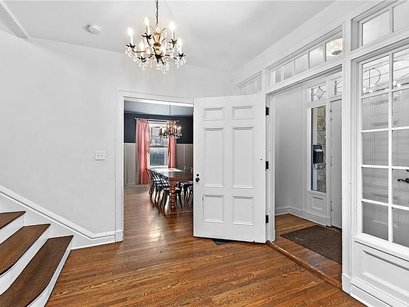 4th image of 3515 Gladstone Blvd