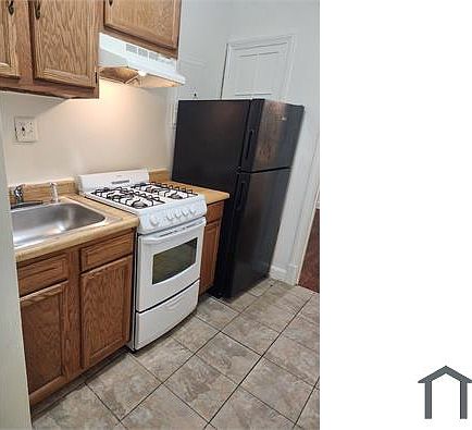 2nd image of 1218 18th Pl NE APT 3