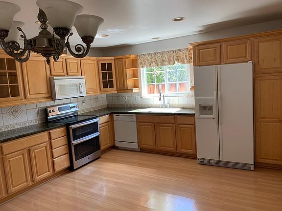 4th image of 918 Virginia Ave