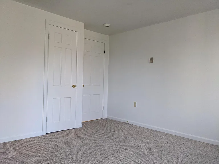 348 College St — Photo 53