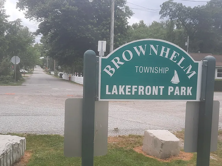 walking distance to Lakefront Park, visible from the driveway