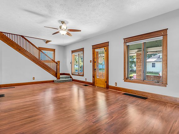 5th image of 211 Dunn Ave