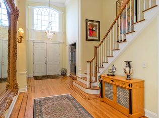 29 Cherrywood Ln, Manhasset, NY 11030