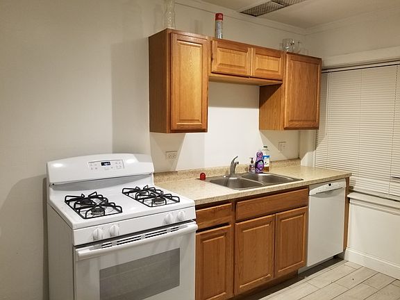 5th image of 4211 N Paulina St APT Gdn