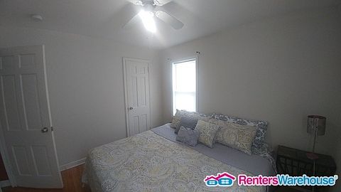 5th image of 1422 Lake St NE