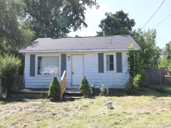 3242 Alpena St, Burton, MI 48529