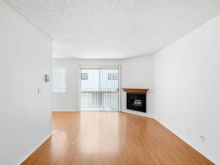 10845 Camarillo St — Photo 4