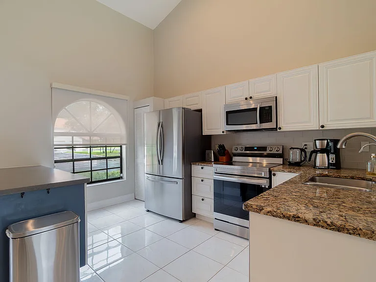 13547 Fountain View Blvd — Photo 7