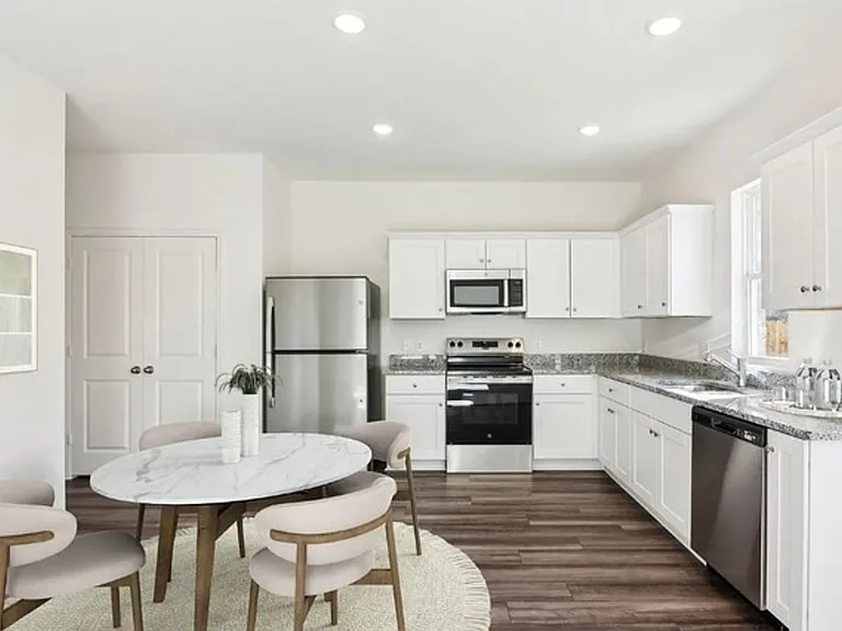 112 Connecticut Ct — Photo 6
