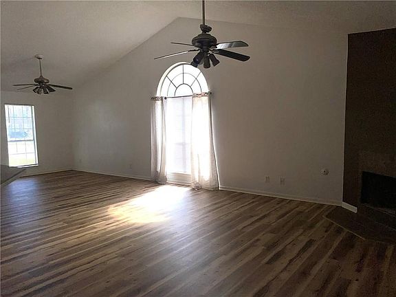 3rd image of 1015 McCartney Ct