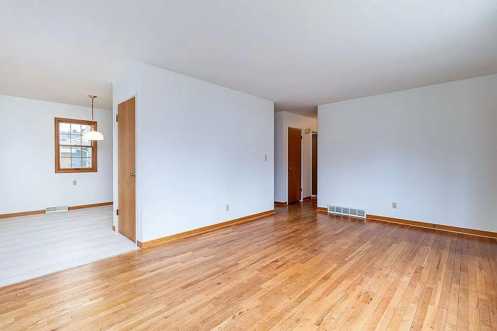 2356 Hawthorne Ct — Photo 4