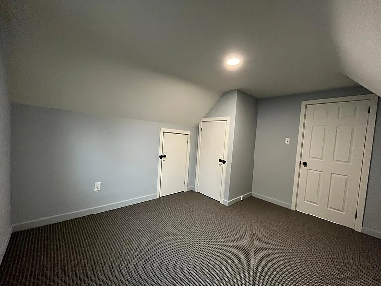 560 W North St — Photo 19