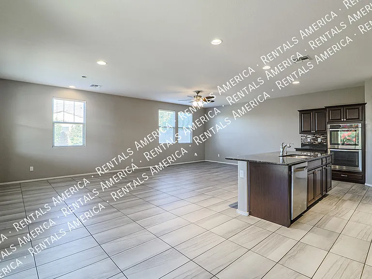 2930 E Detroit St — Photo 5