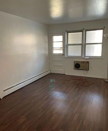 4th image of 1207 E 72nd St