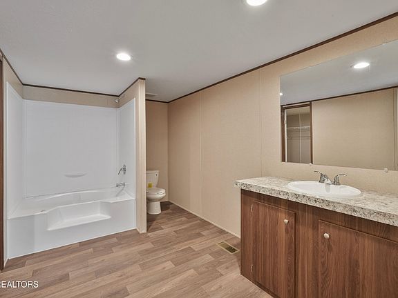 3rd image of 905 Drive D
