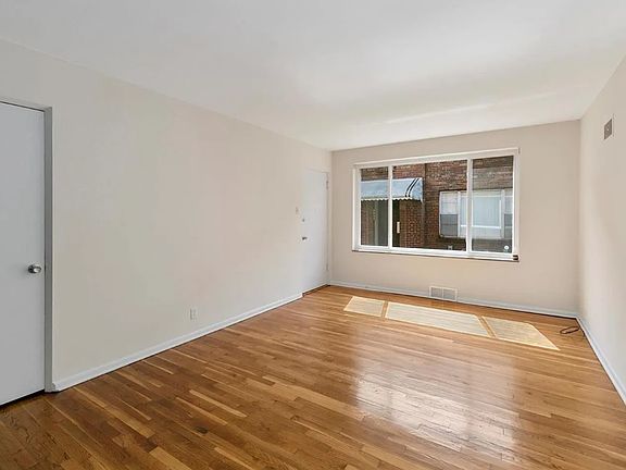 4th image of 3927 Jamieson Ave APT 1W