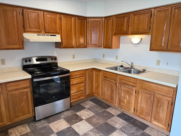 210 Howard St #1 — Photo 3