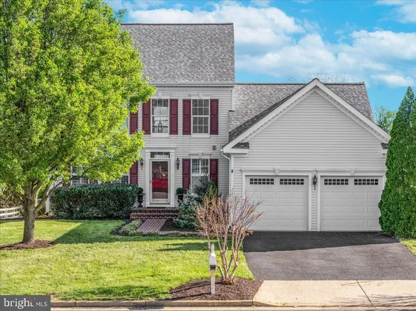 17124 Magic Mountain Dr, Round Hill, VA 20141