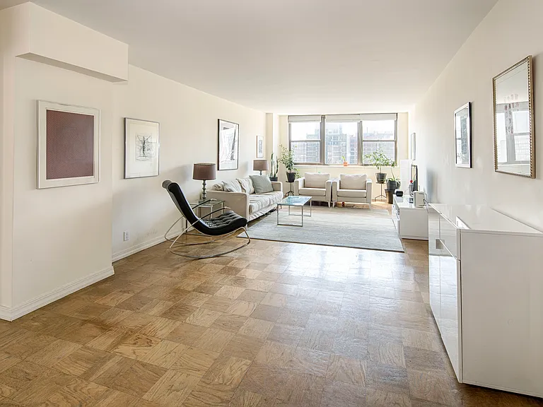 225 E 36th St #21B — Photo 3