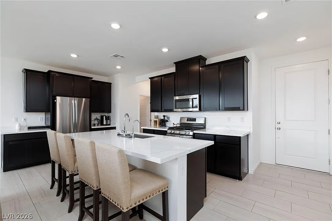 3 bed, 2.5 bath, 1570 sqft, $3,250 — Photo 4