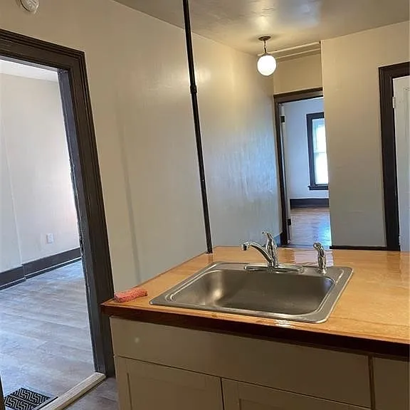 168 Gibbs St #4 — Photo 6
