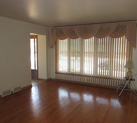 3rd image of 11013 S Kilbourn Ave