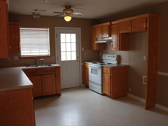 4th image of 1600 Jordan Ln
