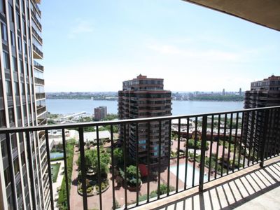 200 Winston Dr APT 1411, Cliffside Park, NJ, 07010