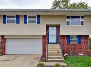 735 N Hillcrest Dr, Romeoville, IL 60446