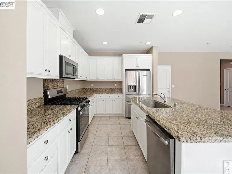1172 Sagardia Way — Photo 3