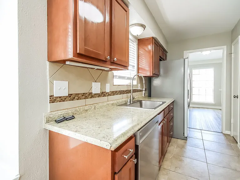1235 Park Ln — Photo 8