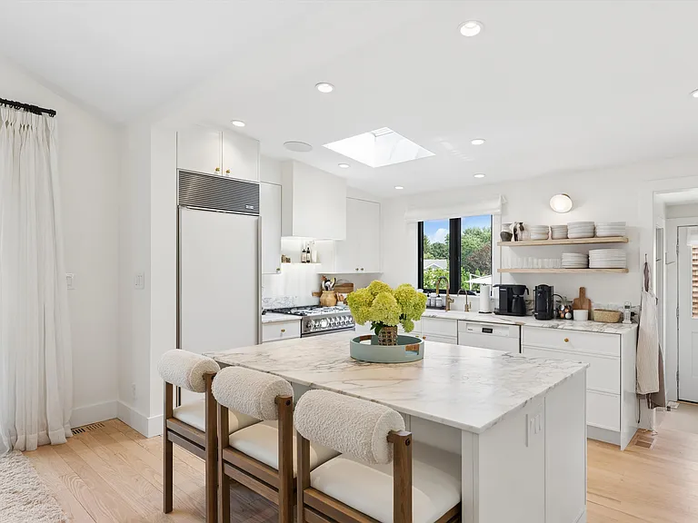 244 Edge Of Woods Rd — Photo 14