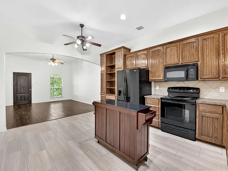 2153 Colby Ln — Photo 18