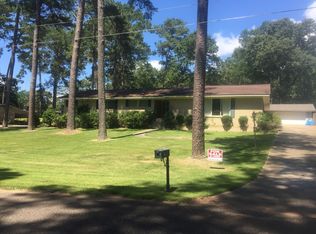 3304 Pinehaven Dr, Laurel, MS 39440