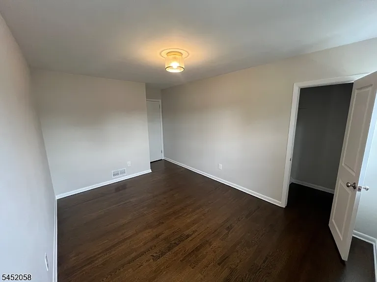 1006 Gifford Ct — Photo 12