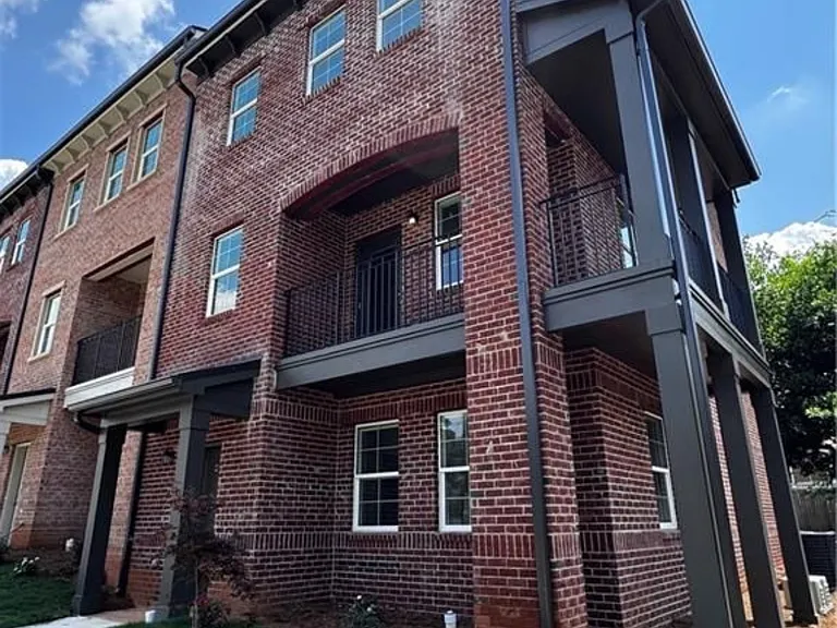 1777 Temple Avenueunit #Q — Photo 2